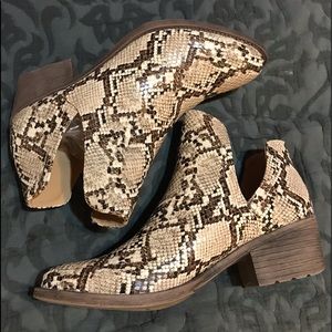 Volatile booties snake print size 10 never worn